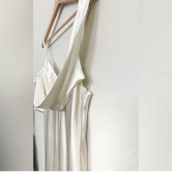 NWT Reformation Ronda One ShoulderAsymmetrical Neckline Silk Dress Ivory Sz 8 - Picture 8 of 16